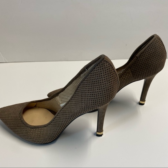 Guess woman’s gorgeous brand taupe size 8, - Picture 2 of 12